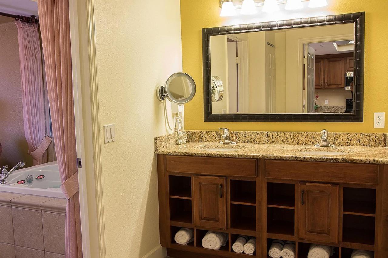 Stunning Condo Near Universal Studios Williamsburg Bagian luar foto