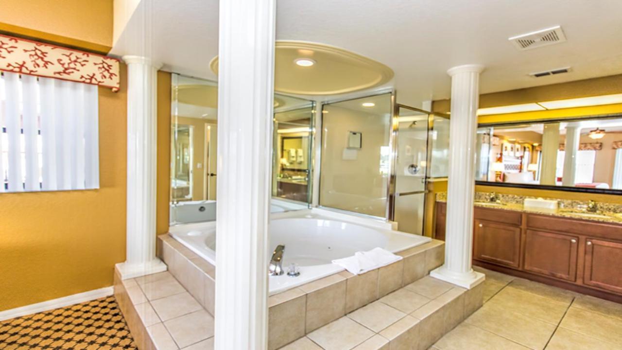 Stunning Condo Near Universal Studios Williamsburg Bagian luar foto